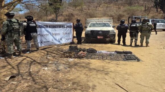 Aseguran vehículo robado, cartuchos y equipo táctico en operativo conjunto en El Quelite, Sinaloa