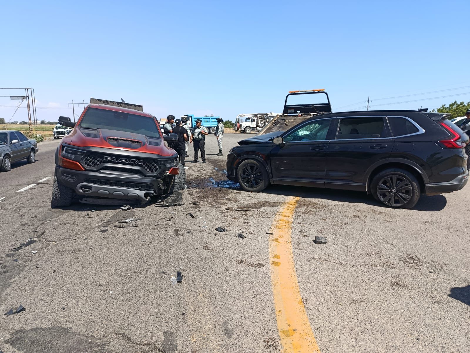 Aseguran camioneta RAM TRX artillada tras choque en la México 15, Guasave