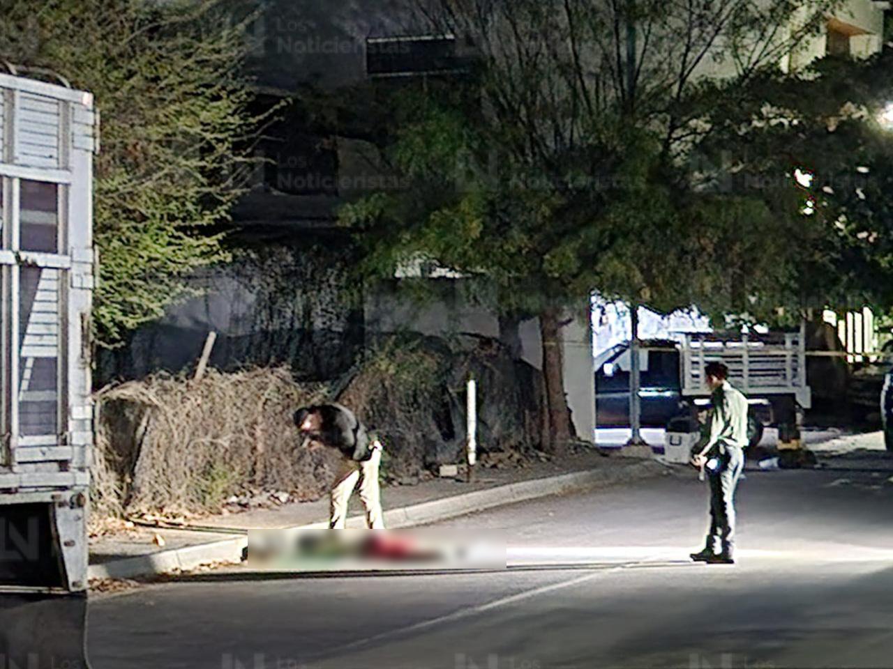 Asesinado junto a un mensaje escrito en cartulina localizan a hombre en la colonia Independencia de Culiacán