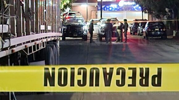 Asesinado junto a un mensaje escrito en cartulina localizan a hombre en la colonia Independencia de Culiacán, Sinaloa