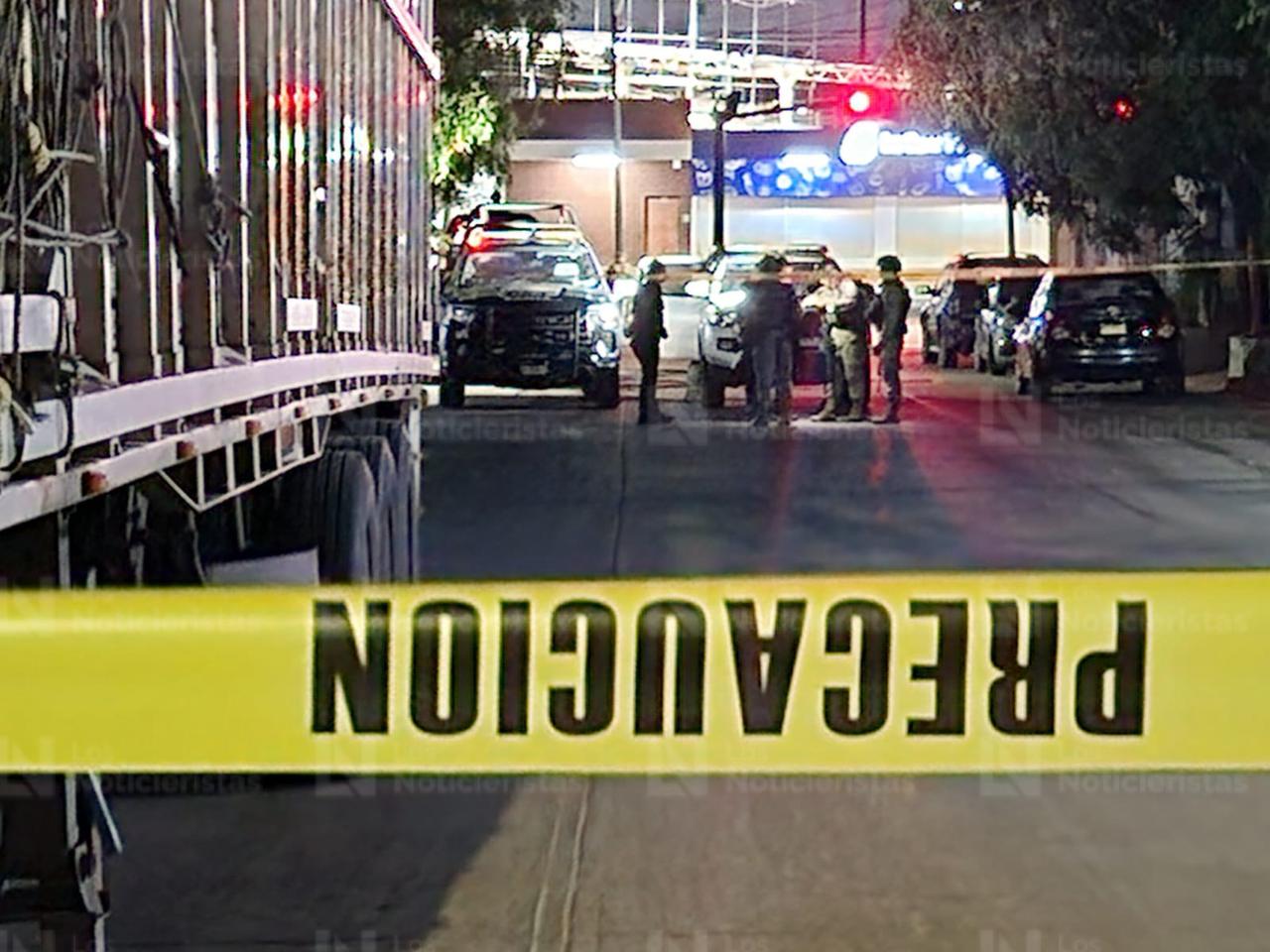 Asesinado junto a un mensaje escrito en cartulina localizan a hombre en la colonia Independencia de Culiacán
