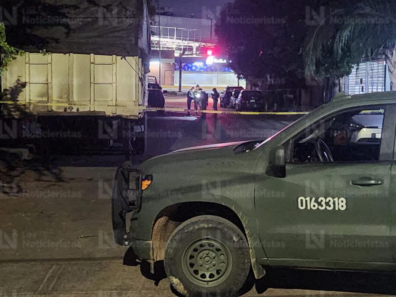 Asesinado junto a un mensaje escrito en cartulina localizan a hombre en la colonia Independencia de Culiacán