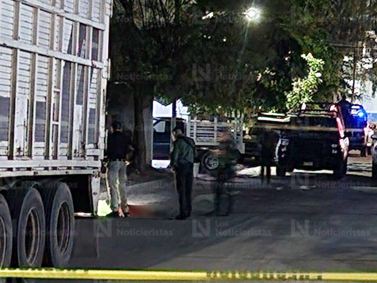 Asesinado junto a un mensaje escrito en cartulina localizan a hombre en la colonia Independencia de Culiacán