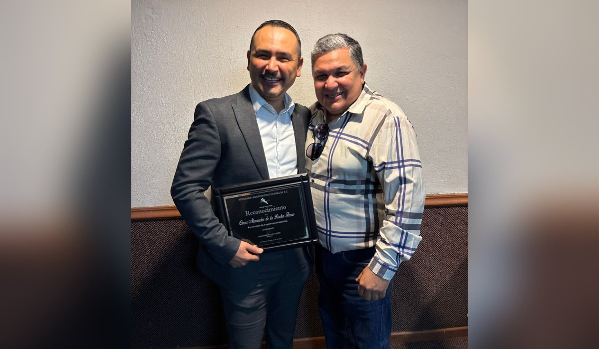 Omar de la Rocha recibe reconocimiento de la Asociación de Periodismo Independiente en Sinaloa