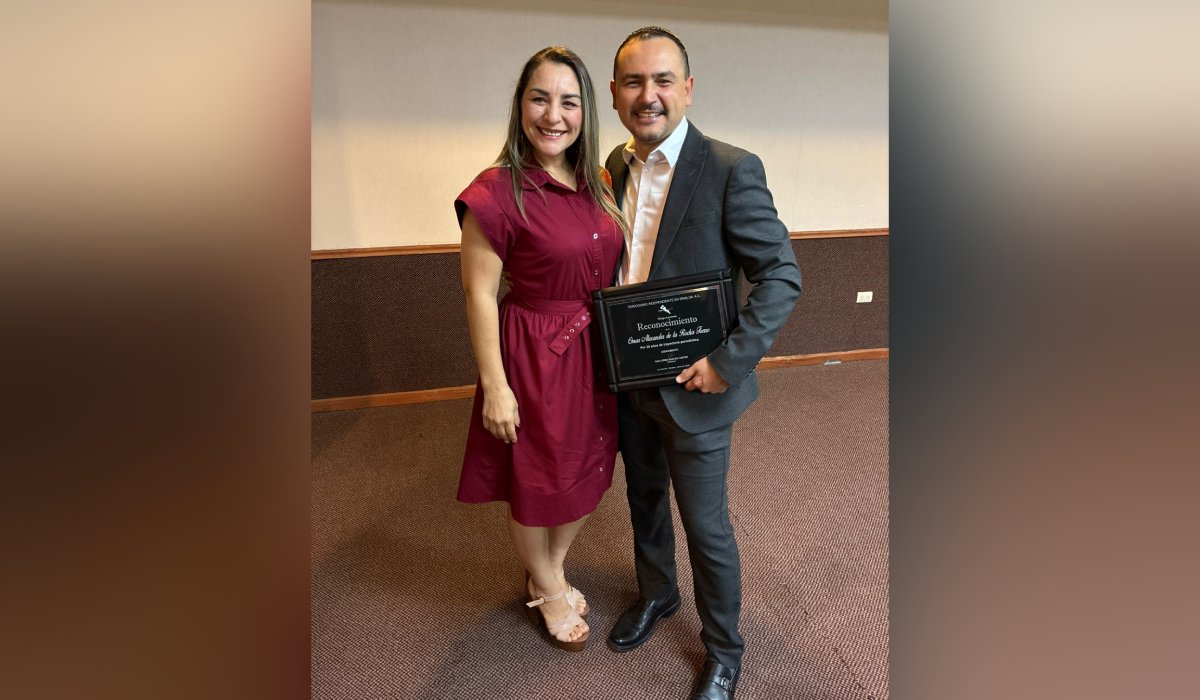 Omar de la Rocha recibe reconocimiento de la Asociación de Periodismo Independiente en Sinaloa