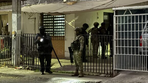 ¡Resultaron ilesos! Atacan a balazos una casa en Infonavit Humaya, Culiacán, con dos adultos mayores al interior