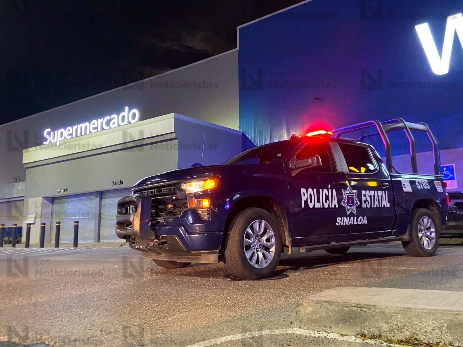 Ejecutan a balazos a un hombre en el estacionamiento de un supermercado en La Conquista, Culiacán