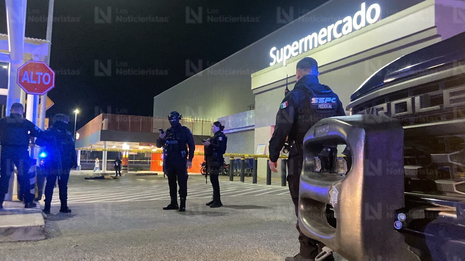 Ejecutan a balazos a un hombre en el estacionamiento de un supermercado en La Conquista, Culiacán