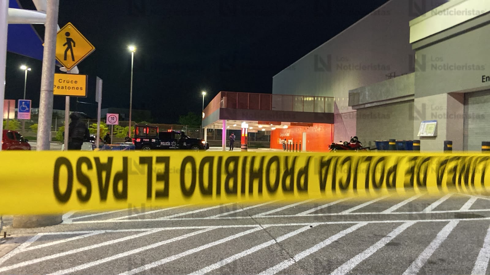 Ejecutan a balazos a un hombre en el estacionamiento de un supermercado en La Conquista, Culiacán