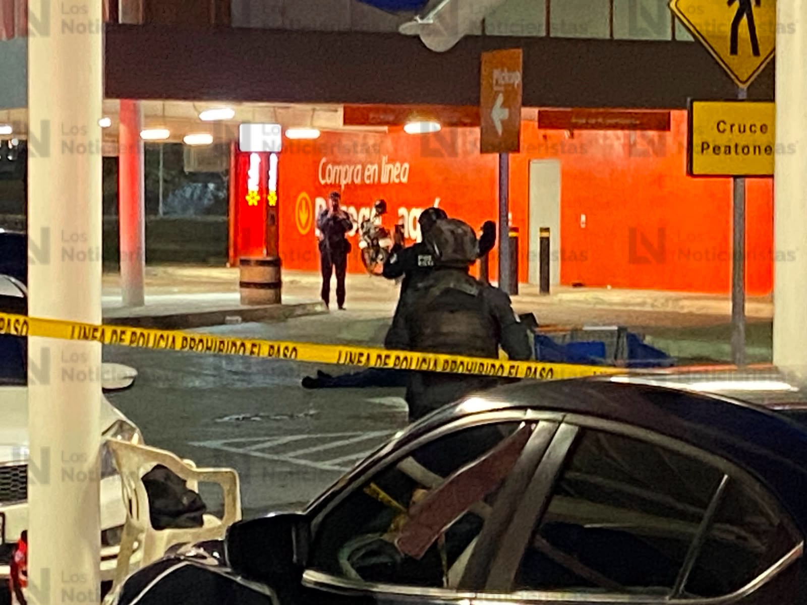 Ejecutan a balazos a un hombre en el estacionamiento de un supermercado en La Conquista, Culiacán
