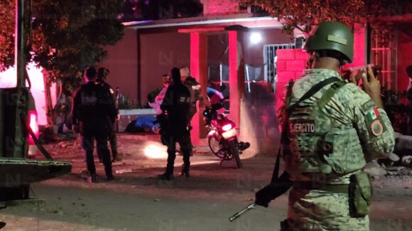 Ataque armado en un domicilio en la colonia Pemex de Culiacán deja dos muertos, entre ellos una mujer, y un herido