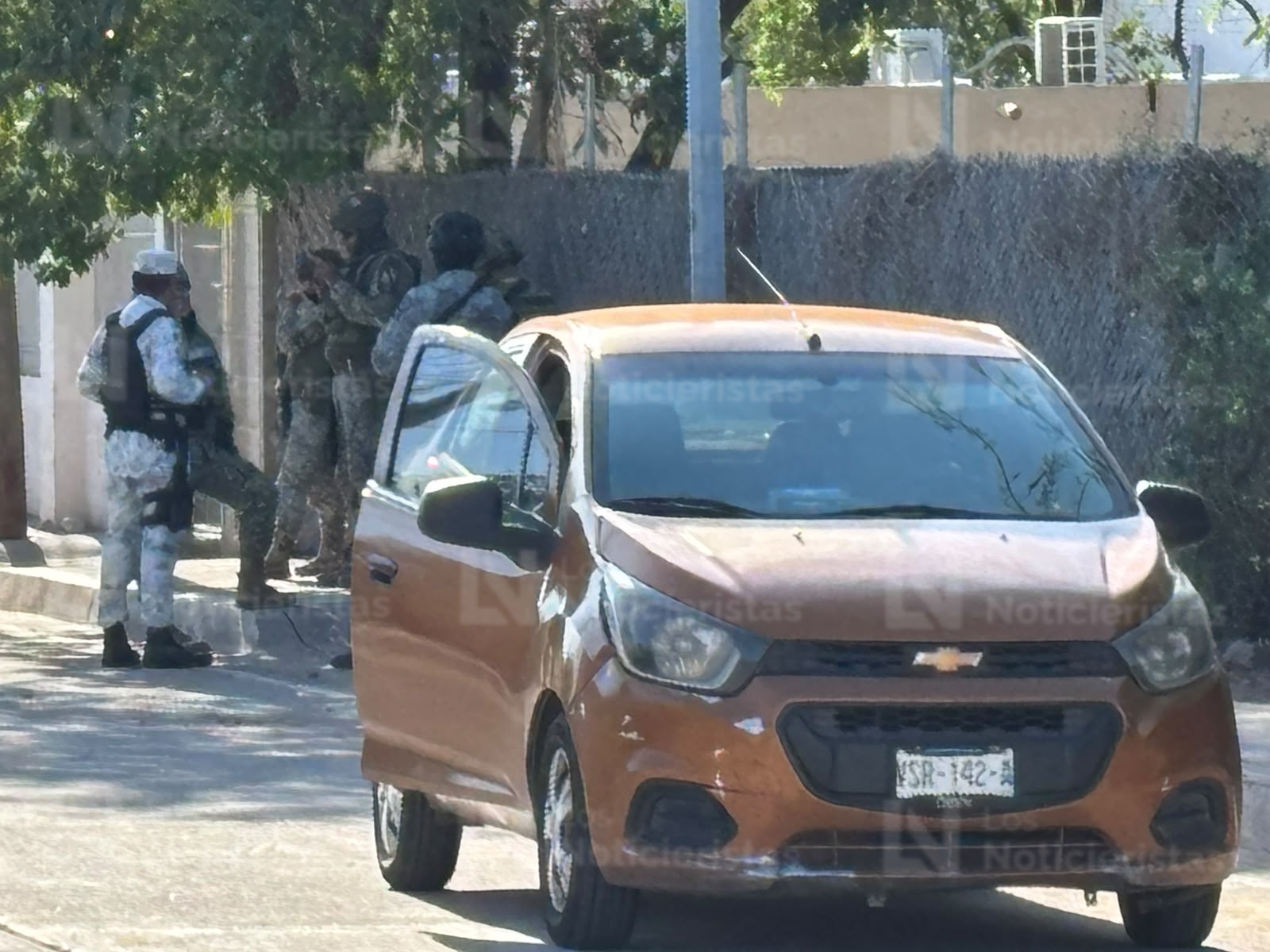 Atacan a balazos al conductor de un vehículo en la colonia Lombardo Toledano de Culiacán