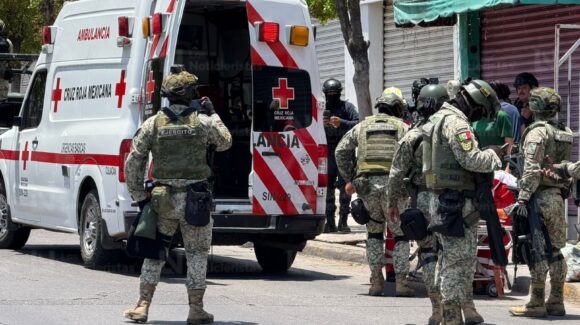 Atacan a balazos a un hombre en un domicilio de la colonia Los Pinos de Culiacán y queda severamente herido