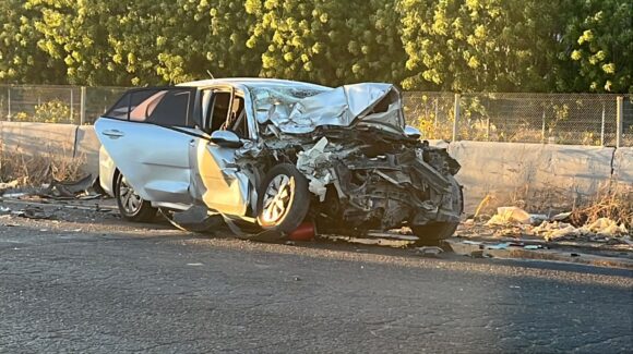 Conductor resultó lesionado tras impactarse contra un muro de contención en la México 15, en Guasave, Sinaloa