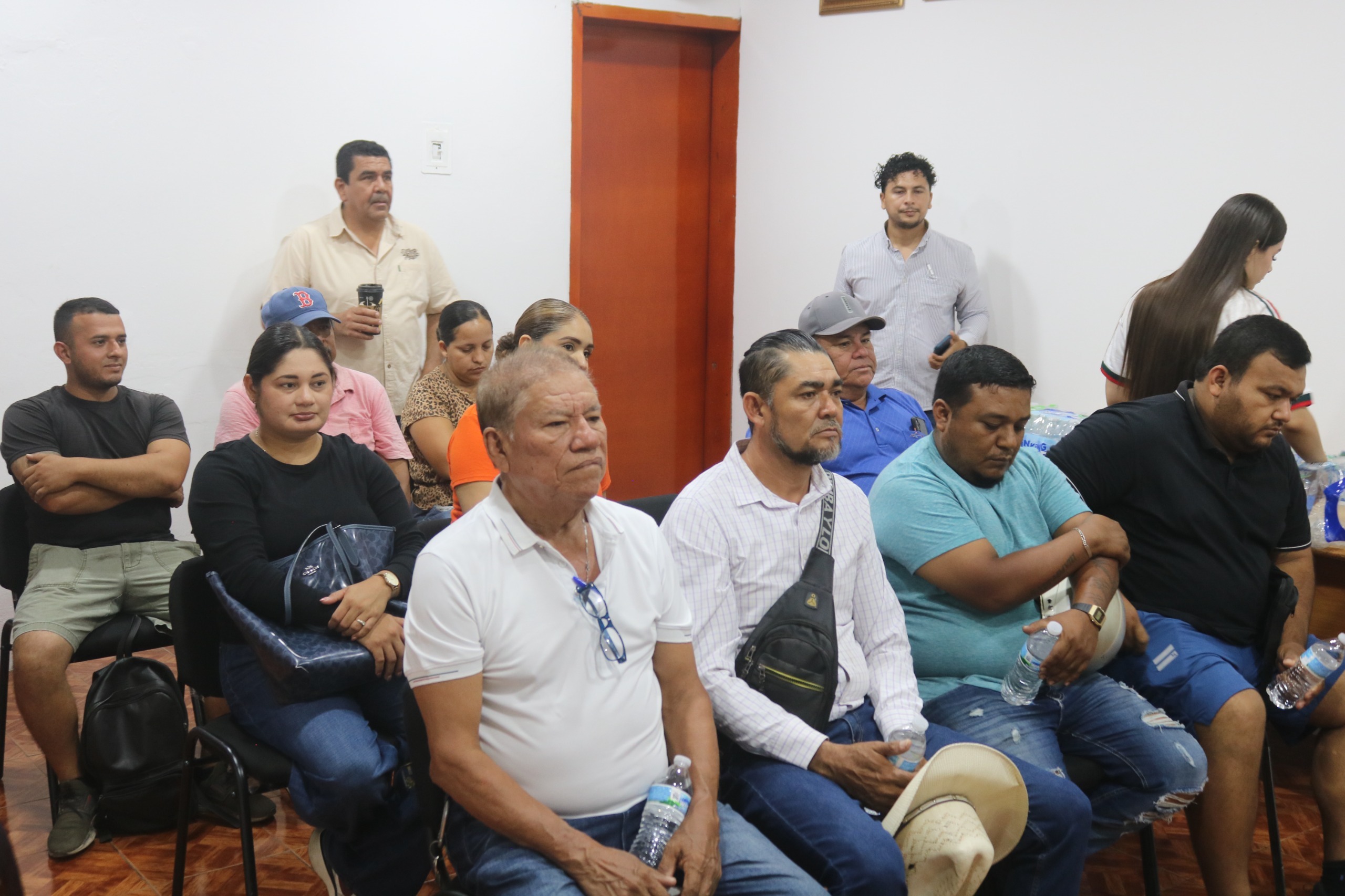 Autoridades municipales realizan una mesa de trabajo con miembros de la Secretaría de Economía de Sinaloa