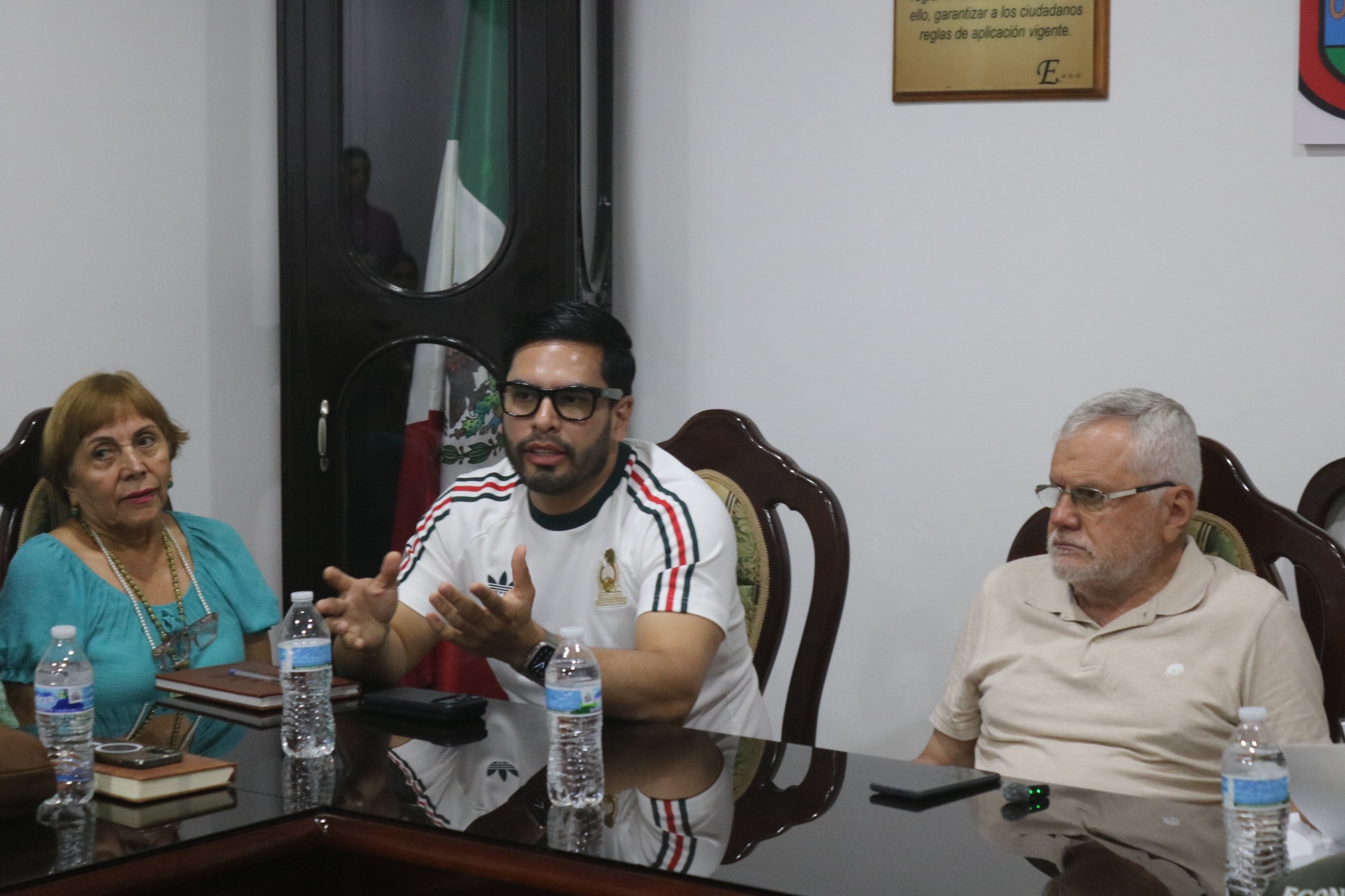 Autoridades municipales realizan una mesa de trabajo con miembros de la Secretaría de Economía de Sinaloa