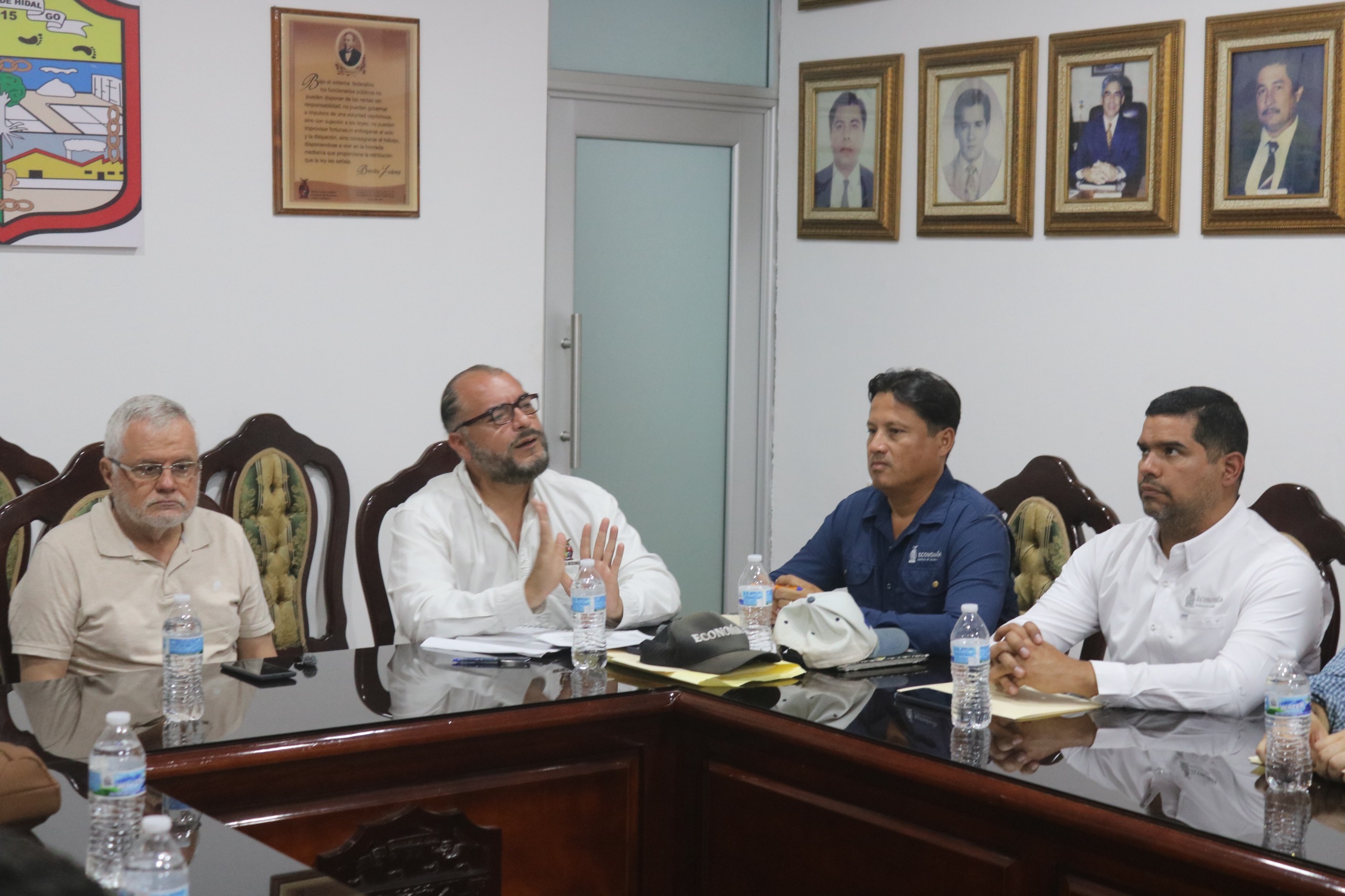 Autoridades municipales realizan una mesa de trabajo con miembros de la Secretaría de Economía de Sinaloa