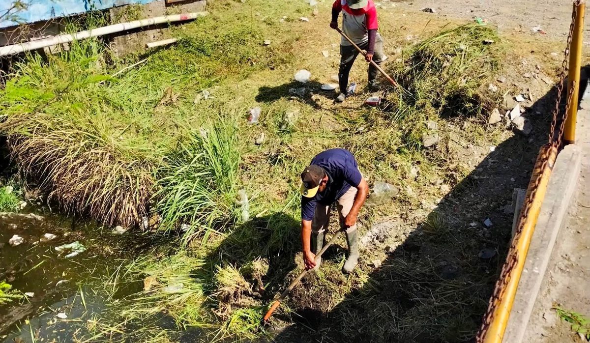 Avanza limpieza de canales en Mazatlán