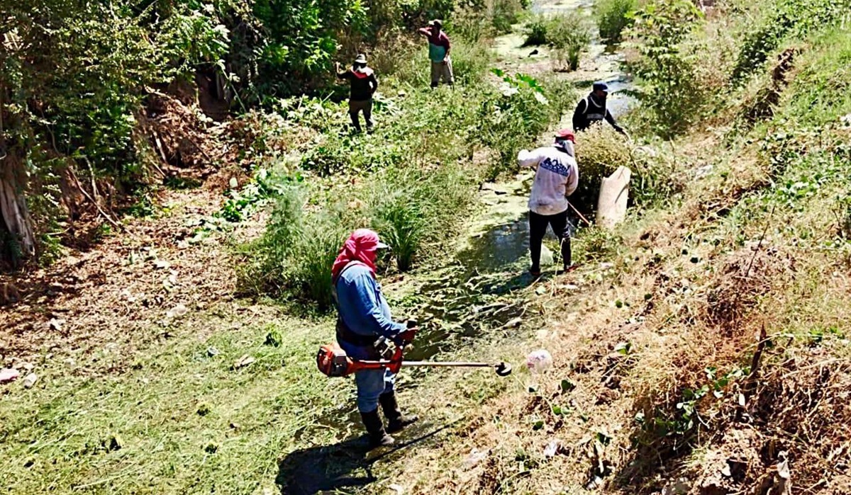 Avanza limpieza de canales en Mazatlán