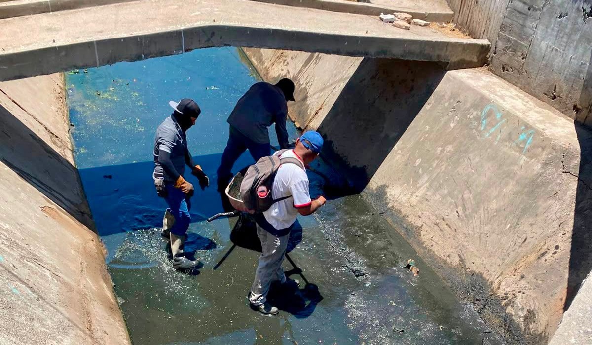Avanza limpieza de canales en Mazatlán