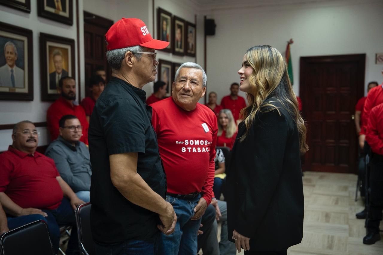 Ayuntamiento de Culiacán entrega primas de antigüedad a trabajadores