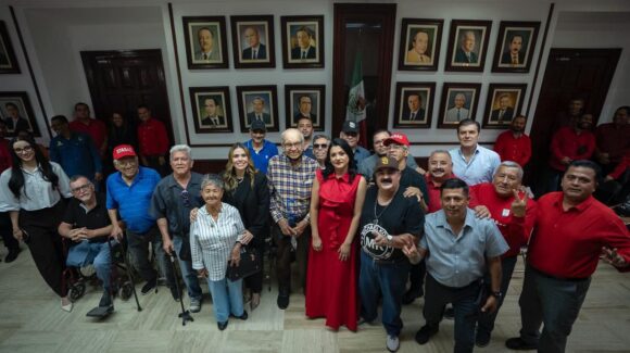 “Representan más que una prestación laboral”: Ana Miriam Ramos entrega primas de antigüedad a trabajadores de Culiacán