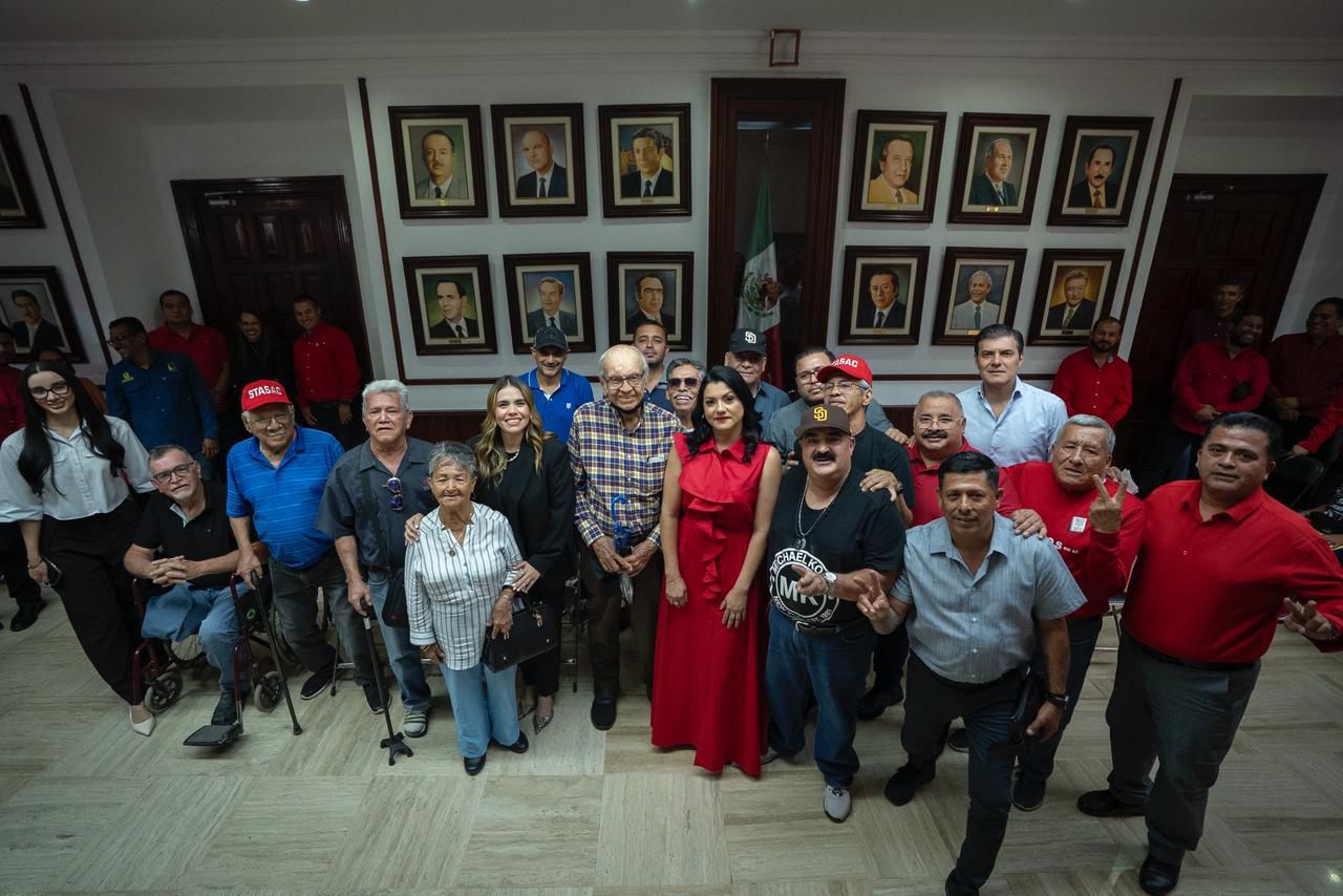Ayuntamiento de Culiacán entrega primas de antigüedad a trabajadores