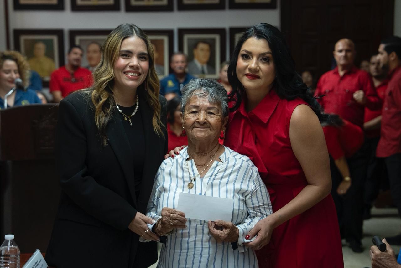 Ayuntamiento de Culiacán entrega primas de antigüedad a trabajadores
