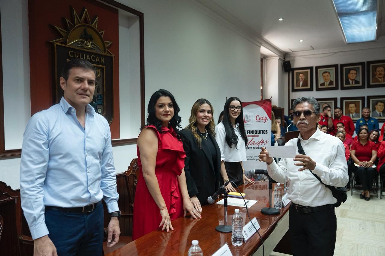 Ayuntamiento de Culiacán entrega primas de antigüedad a trabajadores