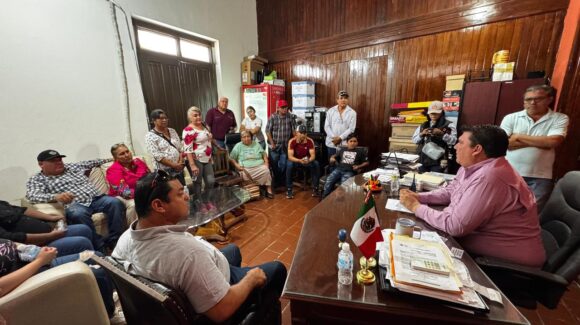 Atiende Ayuntamiento de El Fuerte, Sinaloa, a habitantes de Estación Hoyancos por problemática de abastecimiento de agua