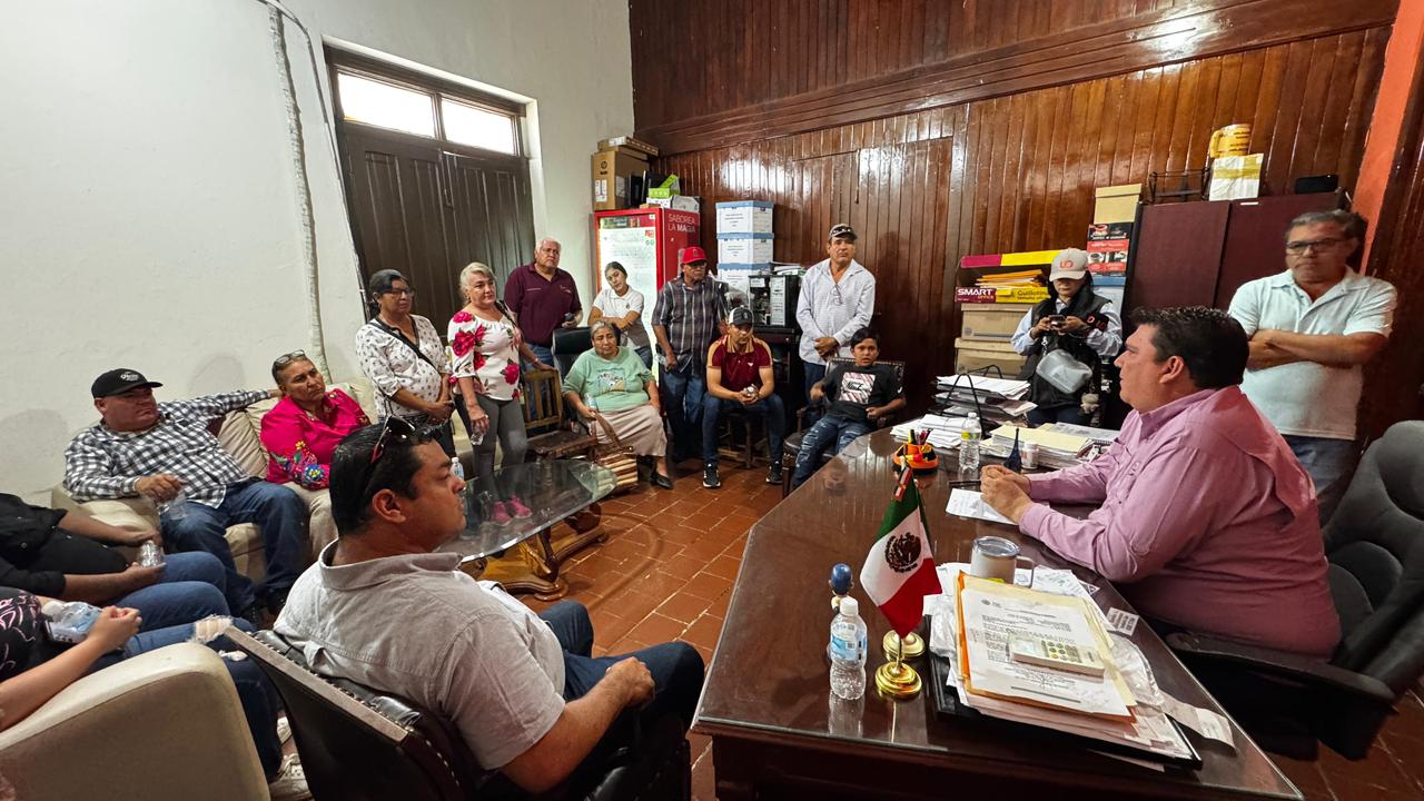 Ayuntamiento de El Fuerte dialoga con vecinos de Estación Hoyancos