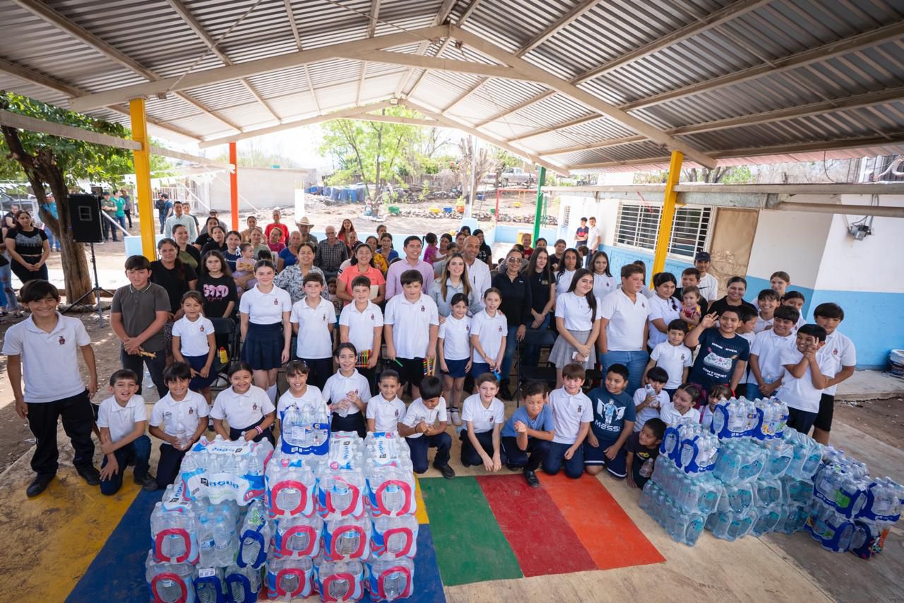 Ana Miriam Ramos y DIF Culiacán llevan 5 mil litros de agua para consumo humano a comunidades de Sanalona
