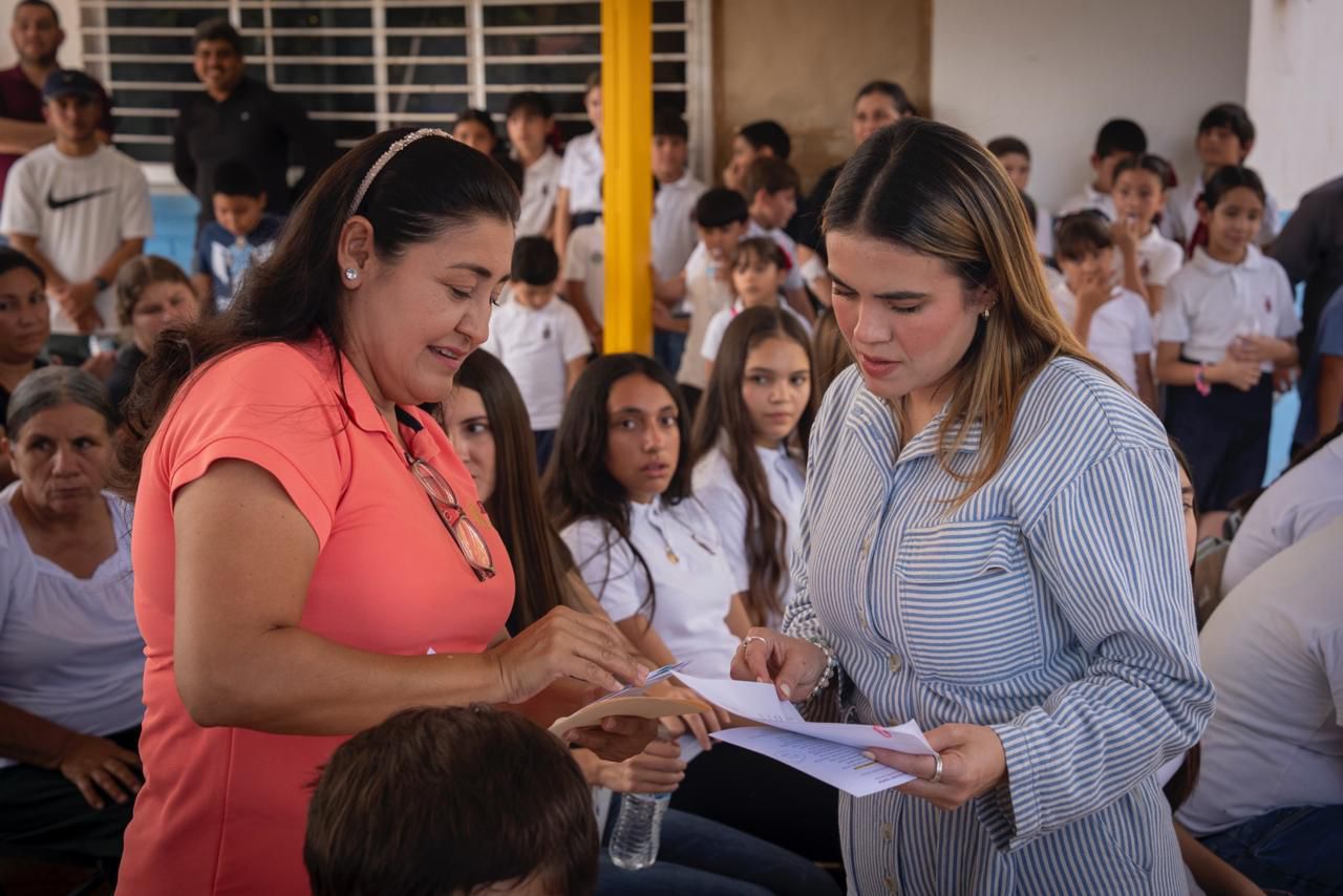 Ana Miriam Ramos y DIF Culiacán llevan 5 mil litros de agua para consumo humano a comunidades de Sanalona