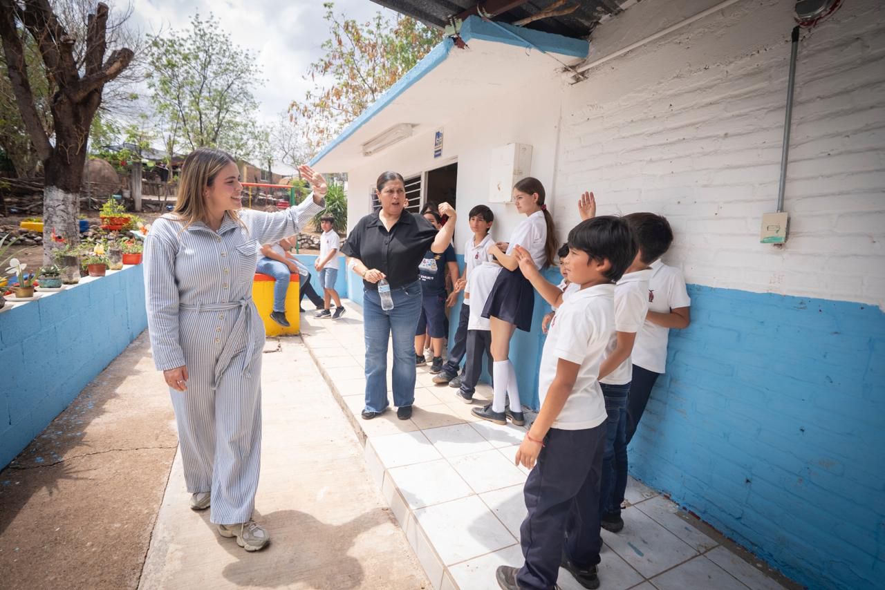 Ana Miriam Ramos y DIF Culiacán llevan 5 mil litros de agua para consumo humano a comunidades de Sanalona