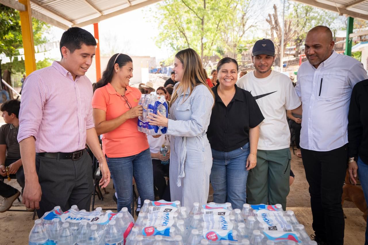 Ana Miriam Ramos y DIF Culiacán llevan 5 mil litros de agua para consumo humano a comunidades de Sanalona