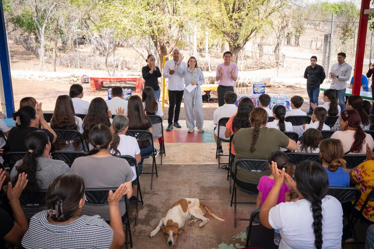 Ana Miriam Ramos y DIF Culiacán llevan 5 mil litros de agua para consumo humano a comunidades de Sanalona