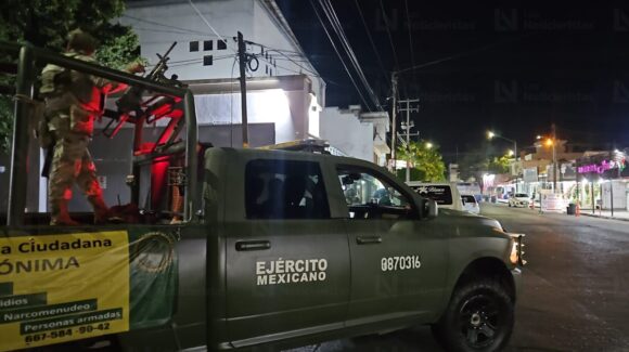 Hay detenidos y un muerto: Ataque a balazos en estacionamiento de funeraria de Culiacán desata persecución