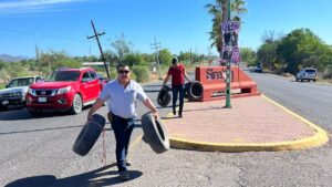 bloquean vecinos de estacion hoyancos la carretera de acceso a el fuerte sin