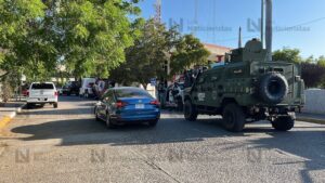 Aseguran camioneta RAM TRX artillada tras choque sobre la México 15