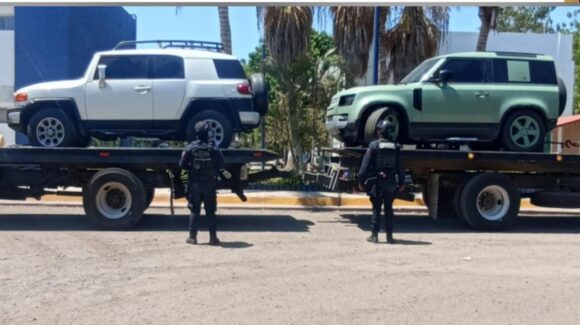 Dos camionetas con placas sobrepuestas: el resultado del operativo en Interlomas de Culiacán