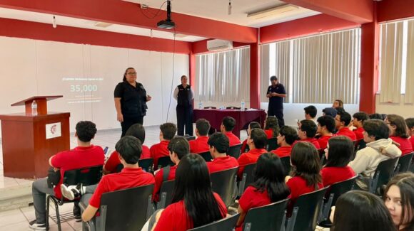 Tras mensajes que generaron preocupación, llevan campaña de valores y prevención a estudiantes del Cetis 127 de Mazatlán, Sinaloa
