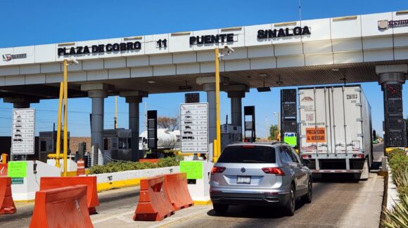 Campesinos mantendrán toma de casetas en Sinaloa hasta obtener respuestas; buscan llevar 10 camiones a Guadalajara