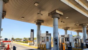 campesinos mantienen libre la caseta de cuatro caminos en guasave sin