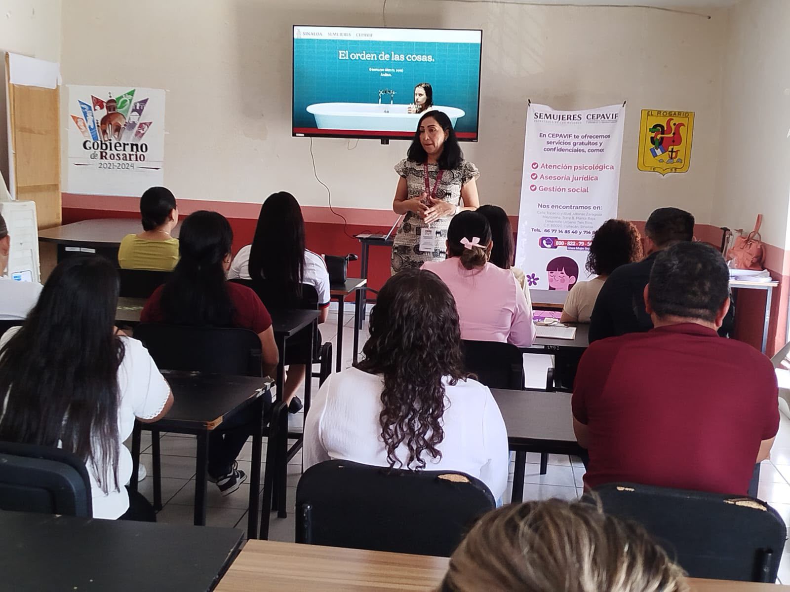 Capacitación de Cepavif a personal de salud y servidores públicos de El Rosario, Sin.