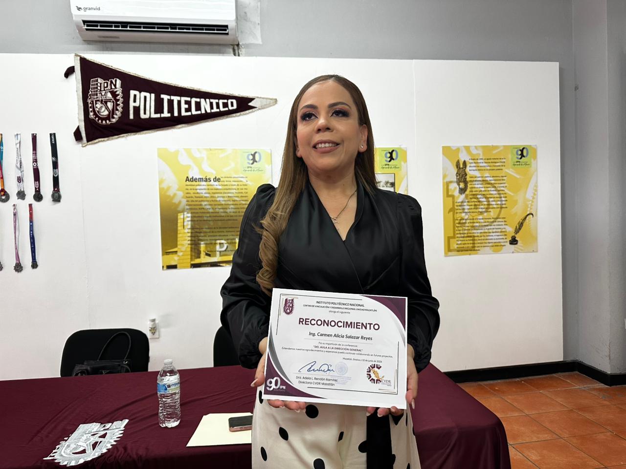 Carmen Alicia Salazar ofrece conferencia en Mazatlán