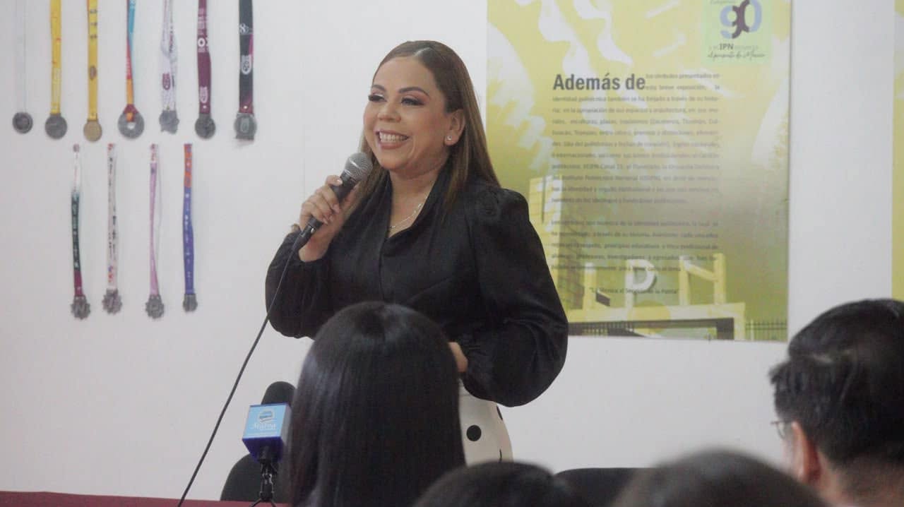 Carmen Alicia Salazar ofrece conferencia en Mazatlán
