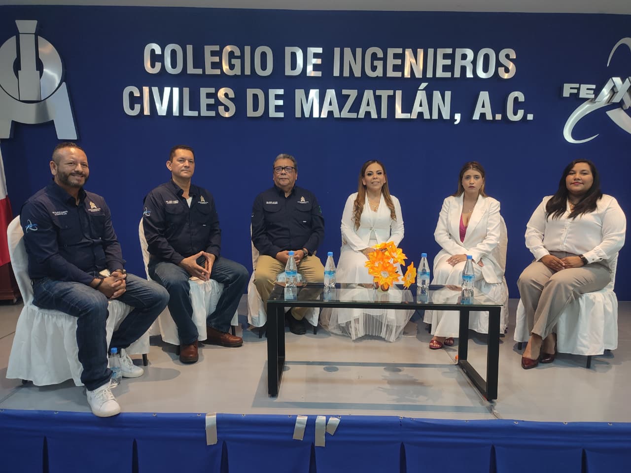 Carmen Salazar da conferencia en el Colegio de Ingenieros Civiles de Mazatlán