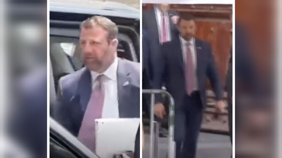 Carpeta blanca del secretario de Estados Unidos Markwayne Mullin