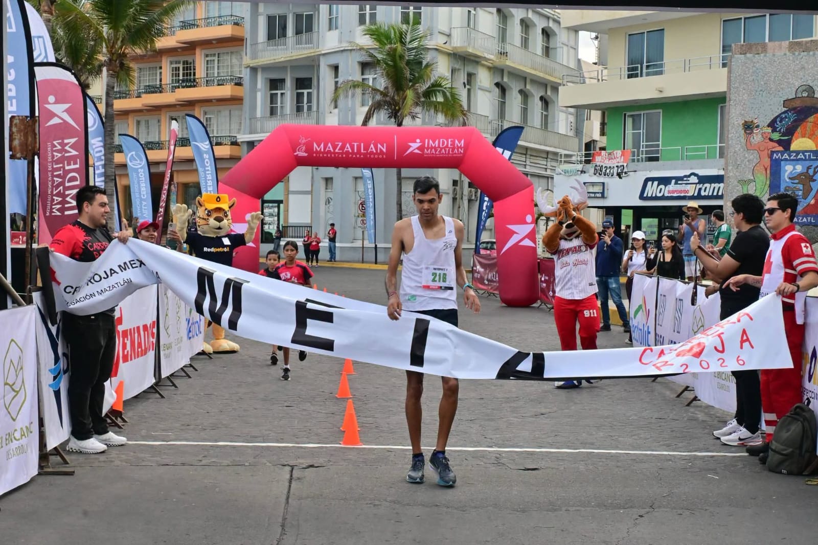 Más de 350 corredores participan en la Carrera Roja 2026 de Cruz Roja Mazatlán