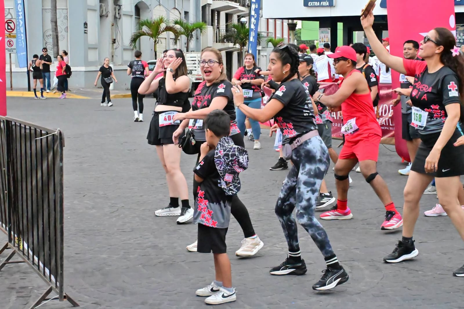Más de 350 corredores participan en la Carrera Roja 2026 de Cruz Roja Mazatlán